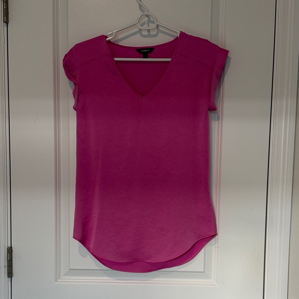 Express XXS Hot Pink V-Neck Cap Sleeve Blouse. New. Never worn.